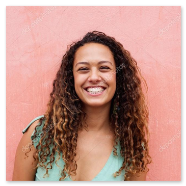 Spontanes Portrait mit warmem Lächeln